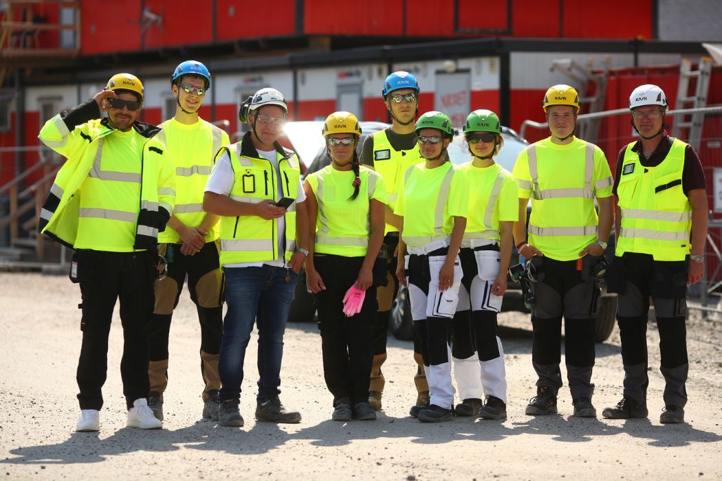 Kirvesmiestalo Oy team